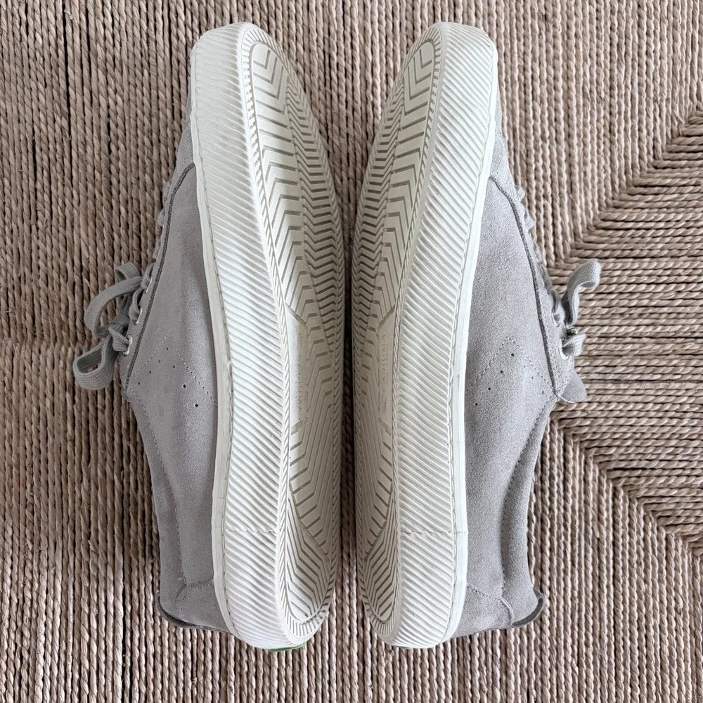 Cariuma OCA Low Cloud Grey Suede‎ Sneakers Men Size 11 Women 12.5 US Preppy